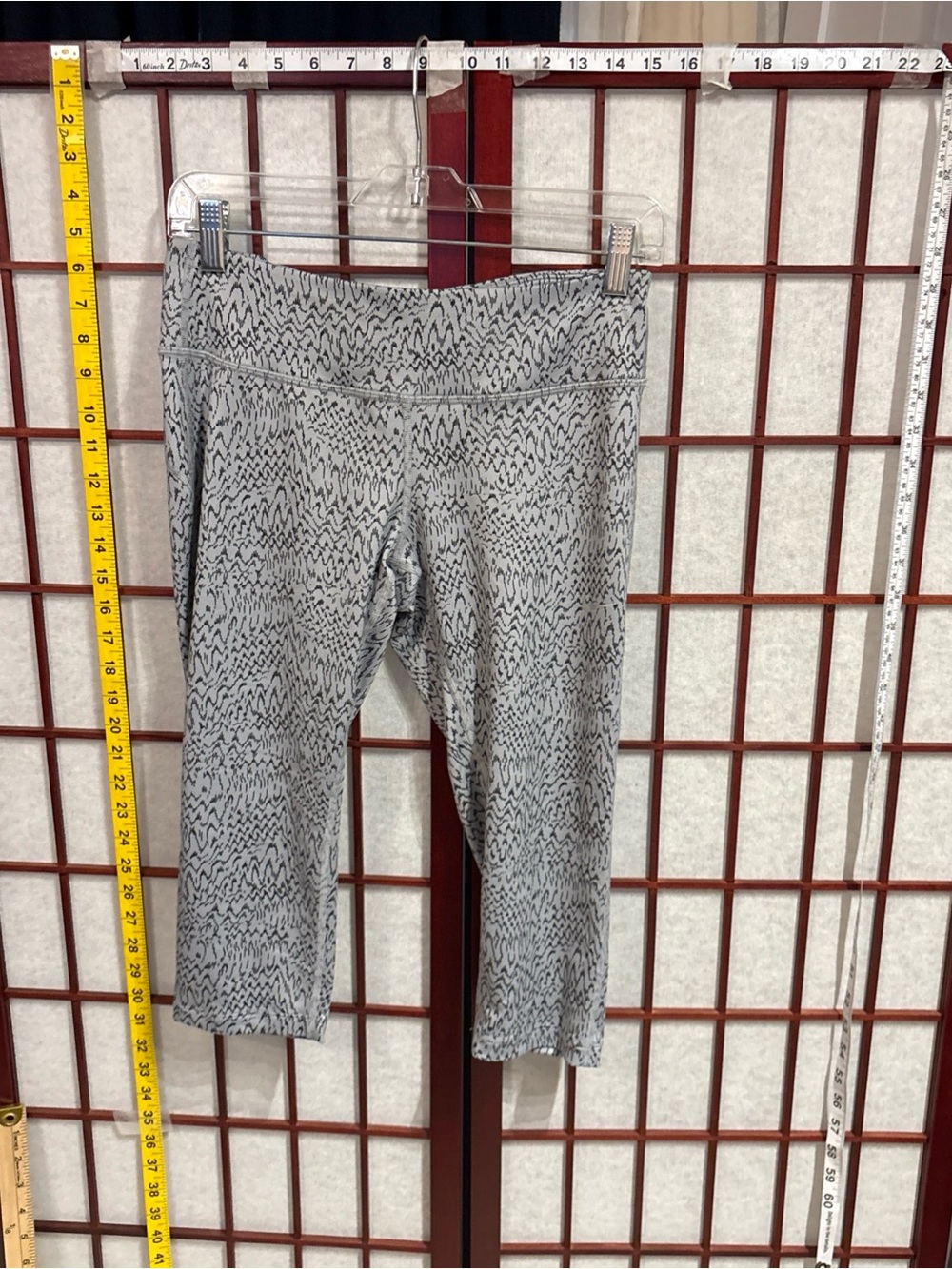 Nike Gray & Black Patterned Cropped Leggings with tie strings
